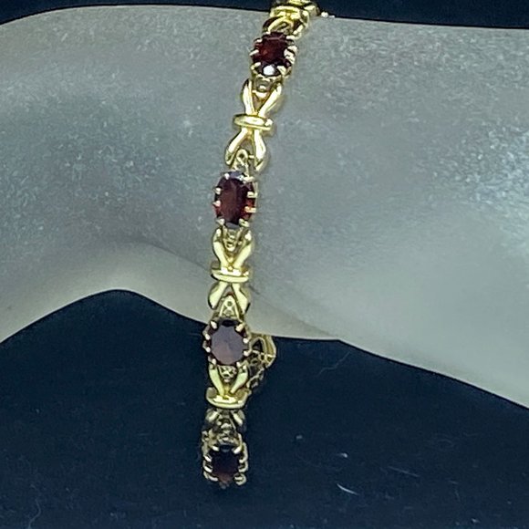 14K yellow gold natural oval Garnet link bracelet 7" 6.4gm
